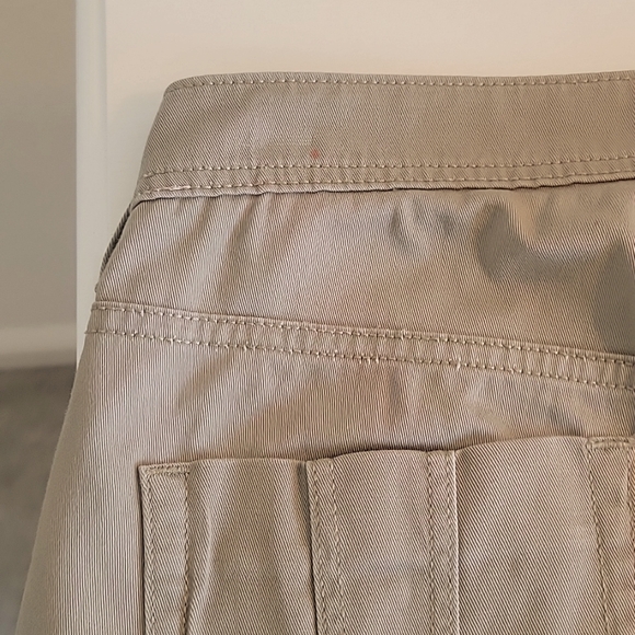 Burberry Brit Women's Jeans in Khaki. Size 27. - Picture 6 of 10